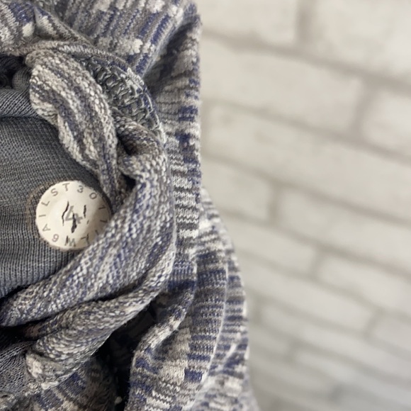 Lululemon crop leggings size 4 - Picture 9 of 10